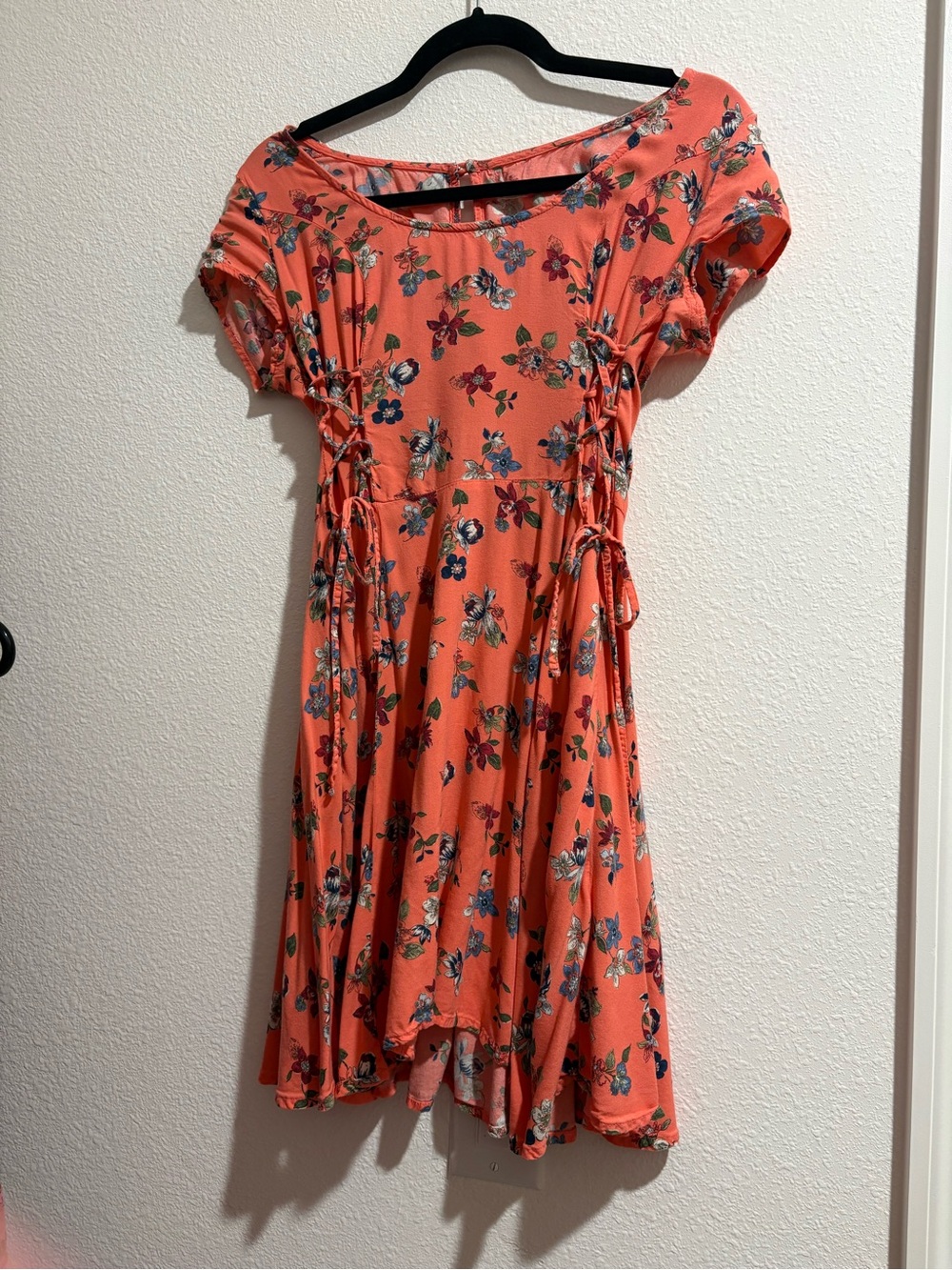 Hollister Coral Floral Mini Dress size small with open back and corset ties